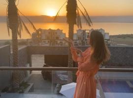 laperla chalet villa di lusso deadsea, Hotel in Sowayma