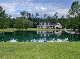 מלון צילום: Country Villa pool hot tub game room pond