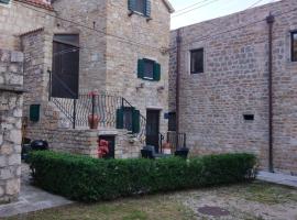 Hotel Photo: Stone house Castellum