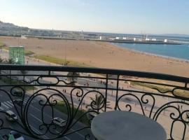 Zdjęcie hotelu: Appartement vue sur mer en face de la corniche de Tanger