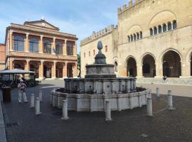 Foto di Hotel: A CASA CAVOUR centro storico Rimini di fronte al Teatro Galli