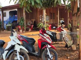 Tree Trails Homestay & Offers Jungle Trekk-Scooter For Rental, ξενοδοχείο σε Banlung