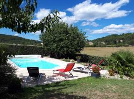 Hotel Foto: Gîte la Pradelienne en Cévennes avec piscine privée