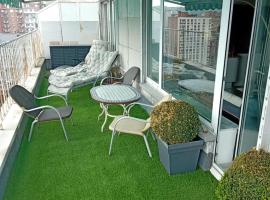 酒店照片: Liège centre Médiacité appartement parking gratuit terrasse immense 8ème pour 2 personnes