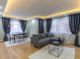 ホテル写真: Modern and Well Designed Apartment Near Public Transportation in Maltepe