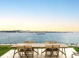 รูปภาพของโรงแรม: Excellent Flat w 360 Bosphorus View in Cihangir