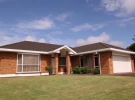 A picture of the hotel: House Located at the centre of East Auckland walking to Botany Westfield Shopping Mall