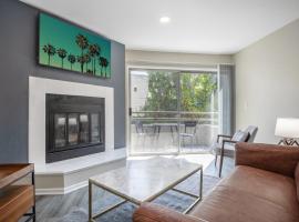 Hotel Photo: Westwood 2BR w Balcony Fireplace nr UCLA LAX-169