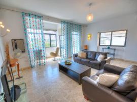 מלון צילום: Enormous 3bedrooms seafront with balcony PDEH1-1