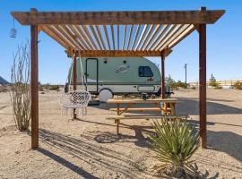 JT Village Campground - Lil Miss Daisy, hotel in Joshua Tree