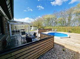 ホテル写真: Nice holiday home with outdoor pool in Billeberga, Landskorna