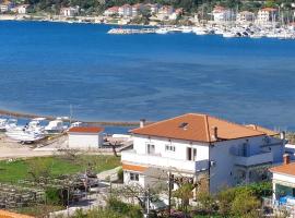 Hotel Photo: Apartments by the sea Supetarska Draga - Donja, Rab - 20773