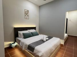 A picture of the hotel: New! 1min to JonkerStreet TangHouse's Hotel Melaka 鸡场街