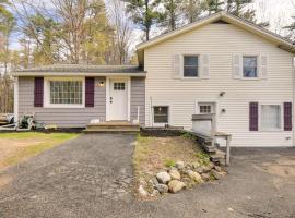 Photo de l’hôtel: Bridgton Home with Arcade Machines - Near Lake and Ski