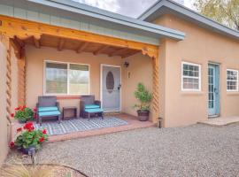 होटल की एक तस्वीर: Charming Santa Fe Vacation Rental - Near Casino