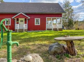 ホテル写真: Cozy Home In Klintehamn With Wifi