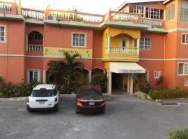 Tropical Court Hotel, hotel in Montego Bay