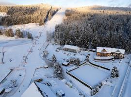 Hotel SLUNEČNÁ LOUKA, hotel di Lipno nad Vltavou