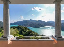 Gambaran Hotel: Furnished apartment rental with lake view