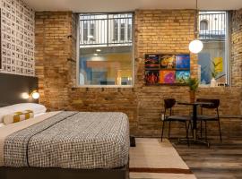 Hotel Foto: 5 King Bed Suites at The Finnley Hotel in DT GR