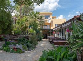 Hotel Photo: Apartments by the sea Kastel Stari, Kastela - 20938