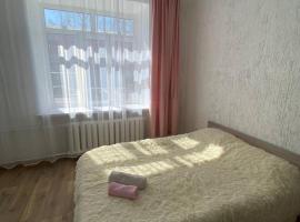 Квартира-студия недорого напротив парка Металлургов, hotell sihtkohas Öskemen