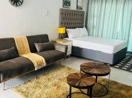 Foto do Hotel: Luxury Self Catering Studio - HoneyBee Apartment