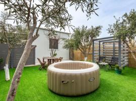 Fotos de Hotel: The Home Away from Home with Hot Tub
