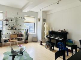 Hotel Photo: Sunny & Cozy Apt with a Piano in a hot Brooklyn Neighborhood