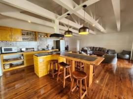 Luxury Seaview Getaway, khách sạn ở Lopes