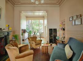 Gambaran Hotel: Charming and spacious house with leafy private garden close to historical center of Brussels