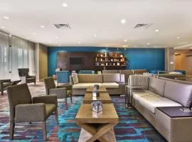 Courtyard by Marriott Gulfport Beachfront: Gulfport şehrinde bir otel