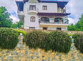 Zdjęcie hotelu: Villa Etheras - Nested between Nature by Amazing View - 5 mins from Edessa