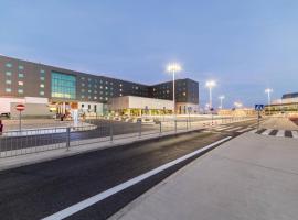 A picture of the hotel: Courtyard by Marriott Warsaw Airport