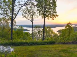 Fotos de Hotel: Spacious Retreat with Stunning Norfork Lake Views!