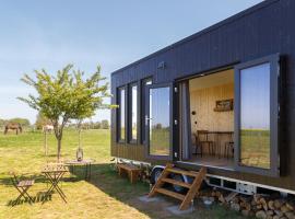 Tiny House haras Normand - 20 minutes d'Étretat、Annouville-Vilmesnilのホテル