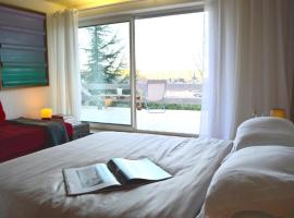 Casa mARTa : Suites, terrasses et vue panoramique, hotel in Tournon-sur-Rhône