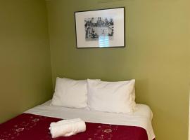 Hotel foto: Spacious Private Los Angeles Bedroom with AC & WIFI & Private Fridge near USC the Coliseum Exposition Park BMO Stadium University of Southern California