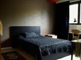 Hotel Foto: 21 minutes from Helsinki city: nice room and area