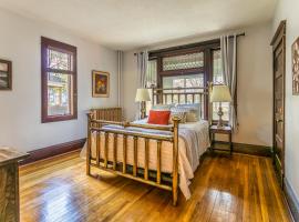 Hotelfotos: Cottage in the City - Historic Charm, Modern Touch