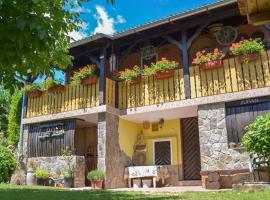 A picture of the hotel: Romantic Cottage In Real Nature