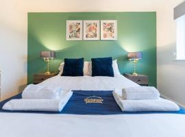 酒店照片: Marykirk House 3 Double Bedrooms Workstays UK