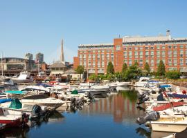 รูปภาพของโรงแรม: Residence Inn by Marriott Boston Harbor on Tudor Wharf