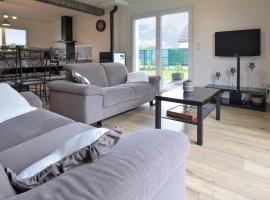Hotel Photo: 4 Bedroom Cozy Home In Gouville-sur-mer
