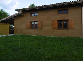 Chalet écologique en bazadais, 129、Saint-Cômeのホテル