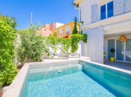 Foto di Hotel: Les Tilleuls - Grande maison avec 3 ch et piscine