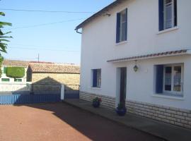Hotel foto: Lovely 4-Bed House in rural West France