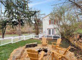 صور الفندق: Hawksbill Home~Hot Tub~Dog Friendly~Modern~Water Front Porch