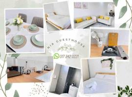 Hotel Photo: Muji Minimalist Homestay di Gambang