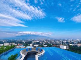 Luxury new perfect pool gym condo1 BR, hotel in Chiang Mai